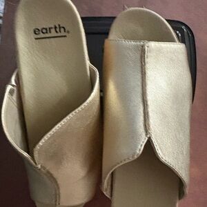 New Earth Women's Metallic Gold Mules